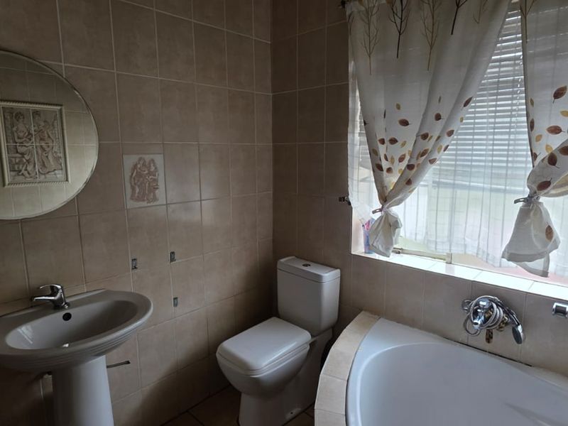 HOUSE FOR SALE IN SASOLBURG - Photo 9