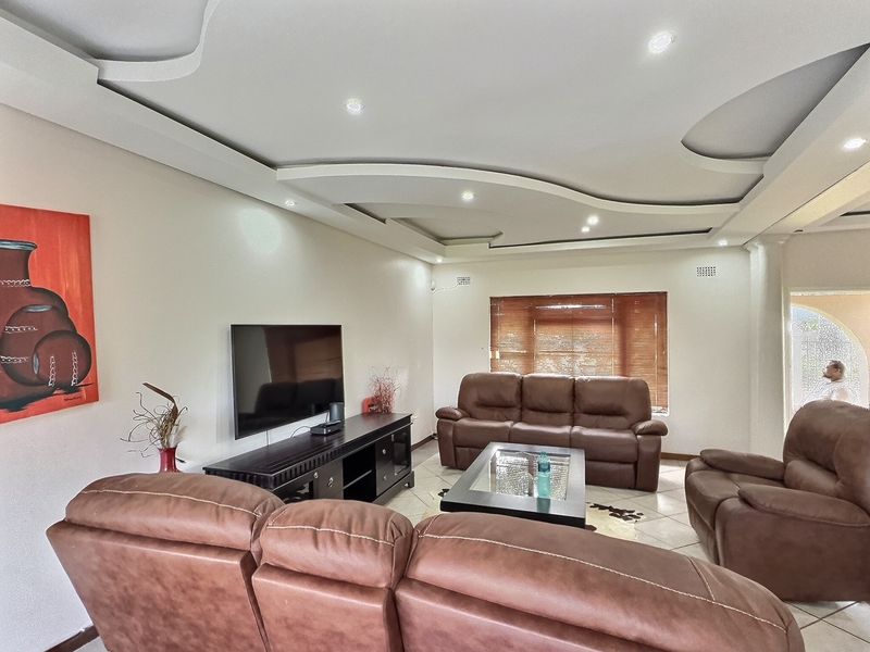 A Spacious Family Home Positioned Near St Catherine’s School – Exceptional Value and Lifestyle Appea - Photo 9