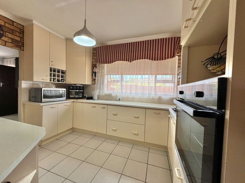 Coastal Living Redefined - Photo 9