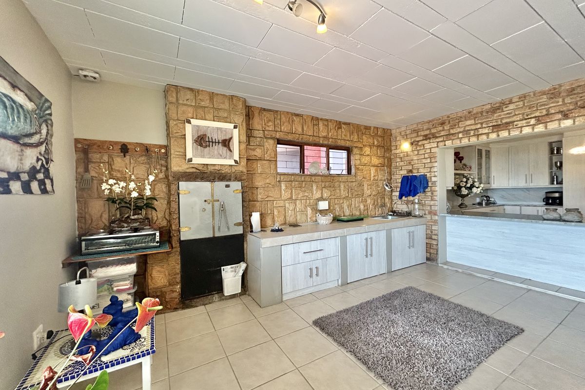 Coastal Living Redefined - Photo 3