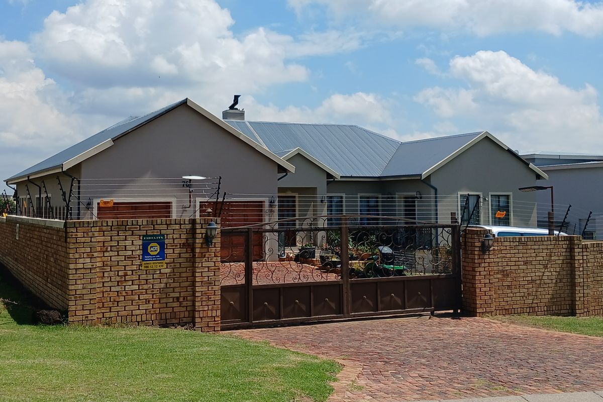 Exquisite Farm-Style Family Haven in Prestigious Berg-en-Dal Estate - Photo 3