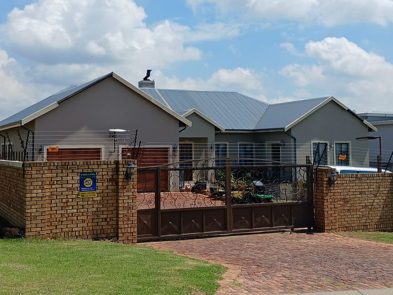 Exquisite Farm-Style Family Haven in Prestigious Berg-en-Dal Estate - Photo 3