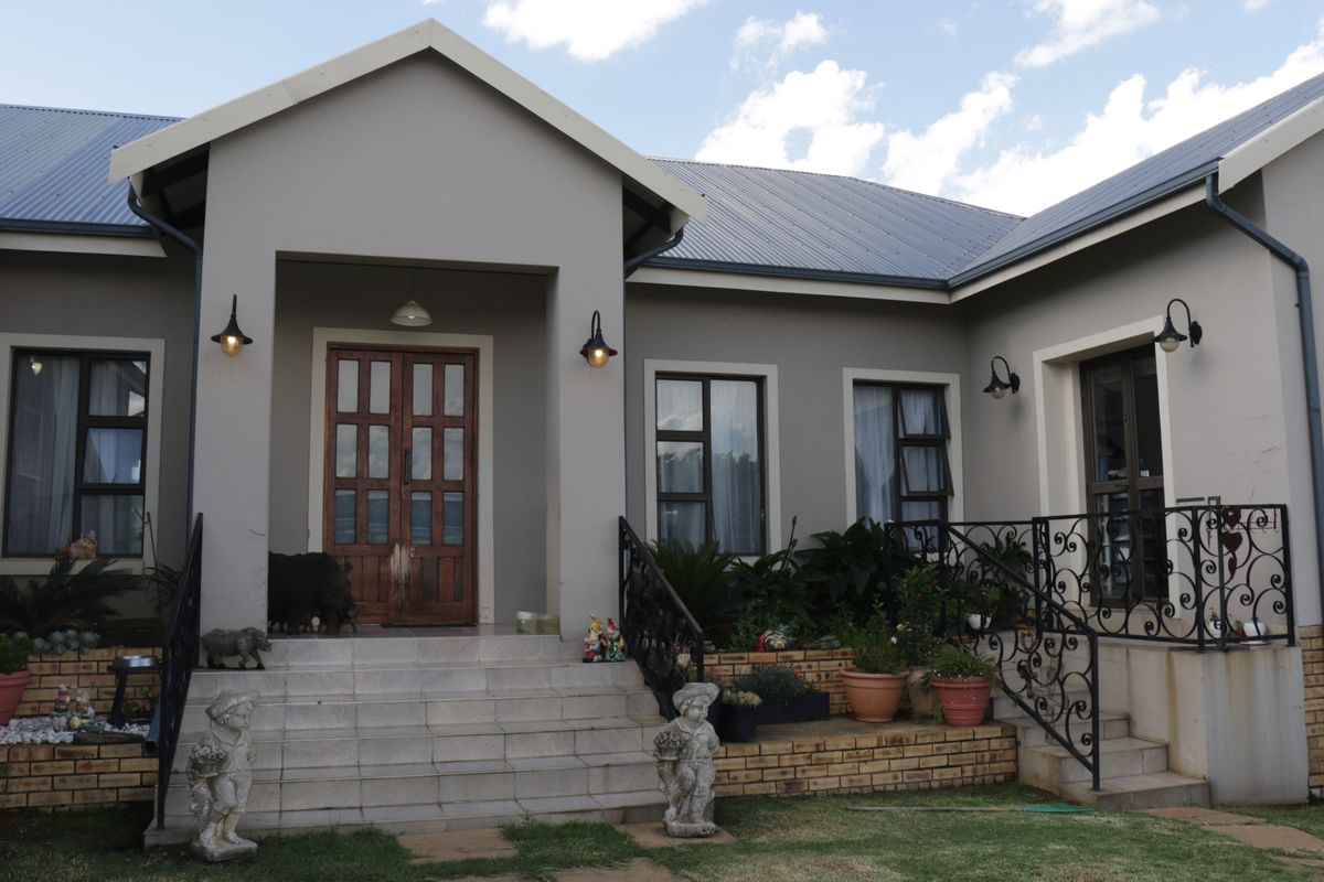 Exquisite Farm-Style Family Haven in Prestigious Berg-en-Dal Estate - Photo 4