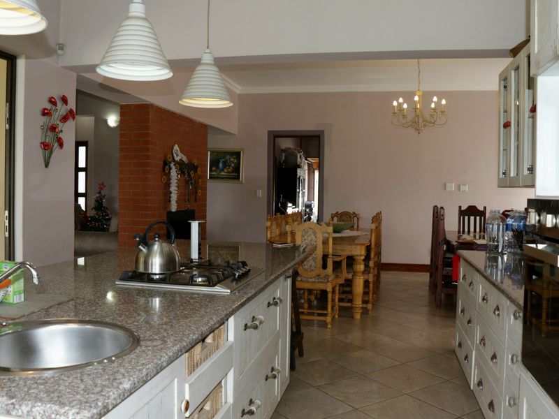 Exquisite Farm-Style Family Haven in Prestigious Berg-en-Dal Estate - Photo 6