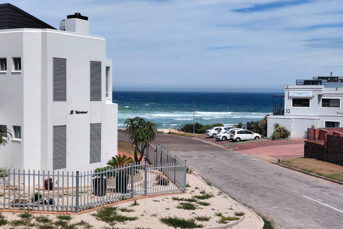 Premier Beachfront Living - Photo 2