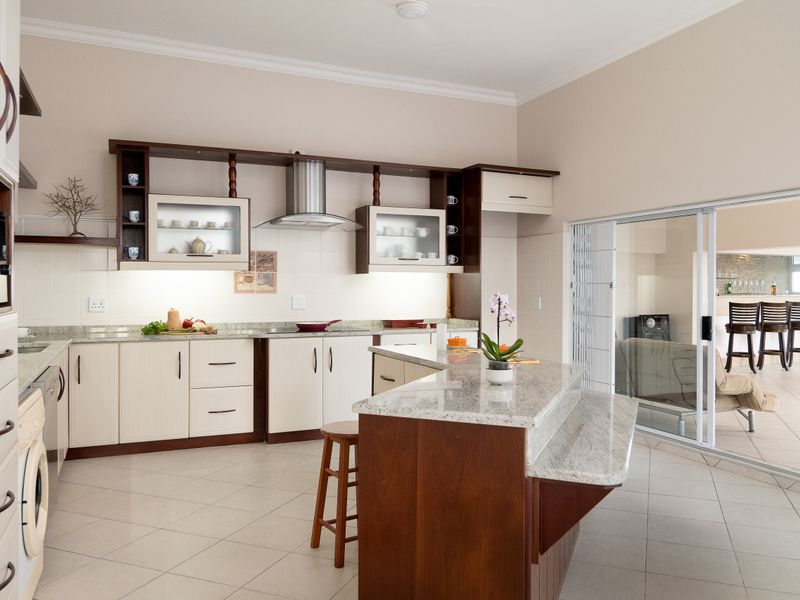 Coastal Grandeur in Zinkwazi Beach – Seven-Bedroom Sanctuary with Panoramic Ocean Views - Photo 4