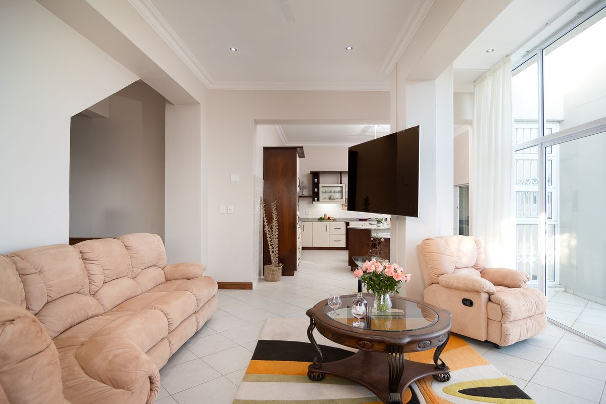 Coastal Grandeur in Zinkwazi Beach – Seven-Bedroom Sanctuary with Panoramic Ocean Views - Photo 3