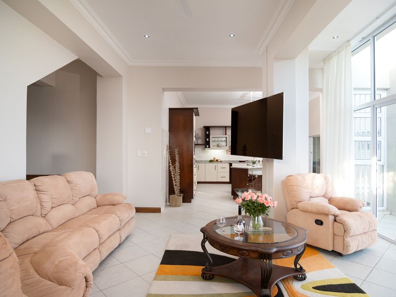 Coastal Grandeur in Zinkwazi Beach – Seven-Bedroom Sanctuary with Panoramic Ocean Views - Photo 3