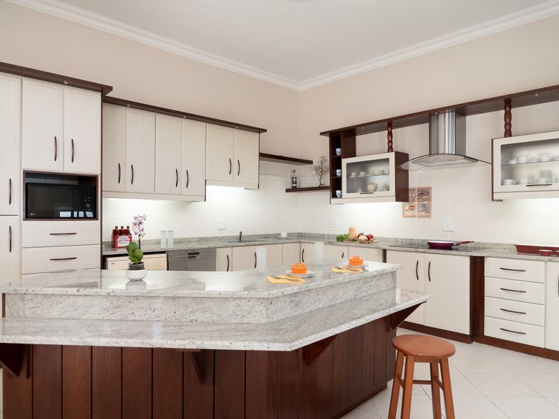 Coastal Grandeur in Zinkwazi Beach – Seven-Bedroom Sanctuary with Panoramic Ocean Views - Photo 5