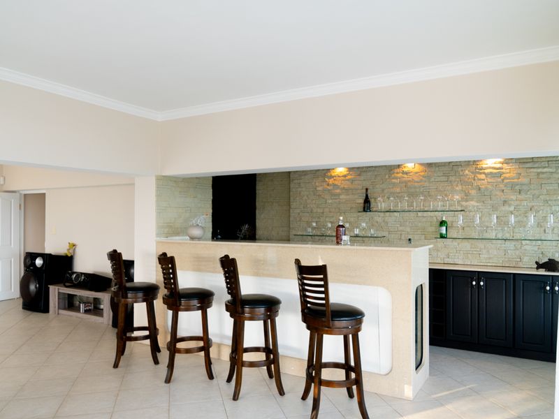 Coastal Grandeur in Zinkwazi Beach – Seven-Bedroom Sanctuary with Panoramic Ocean Views - Photo 8