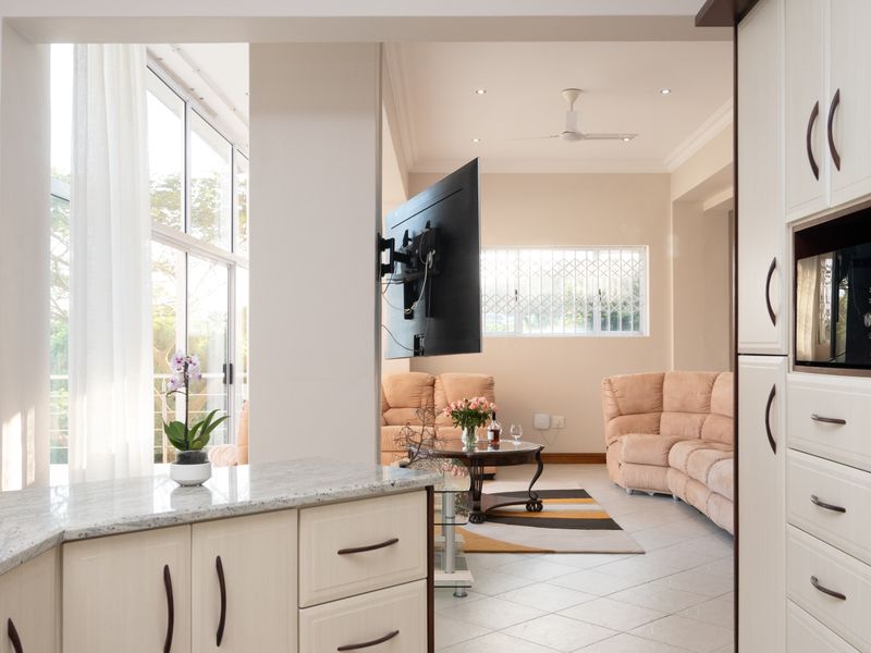 Coastal Grandeur in Zinkwazi Beach – Seven-Bedroom Sanctuary with Panoramic Ocean Views - Photo 6