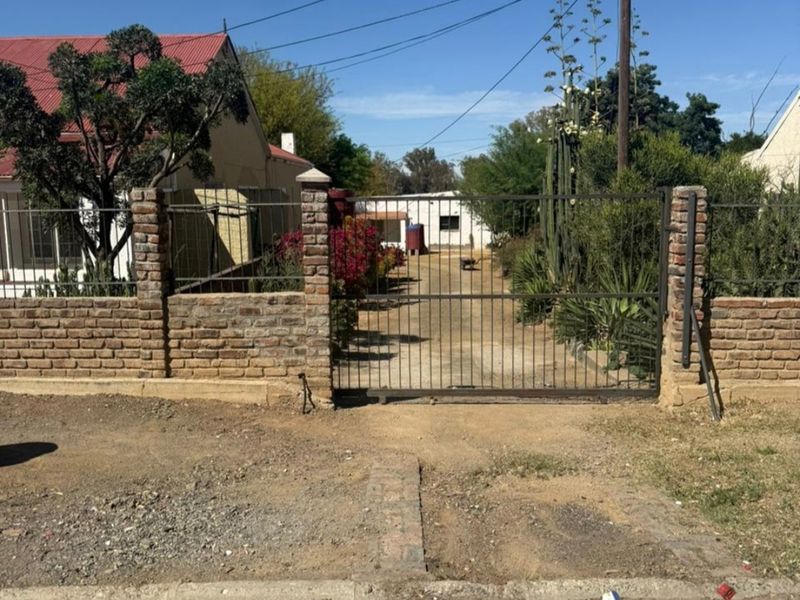 FOR SALE: A Rare Property Opportunity in the Heart of Jansenville, Karoo - Photo 2