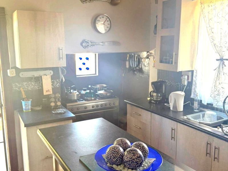 FOR SALE: A Rare Property Opportunity in the Heart of Jansenville, Karoo - Photo 8