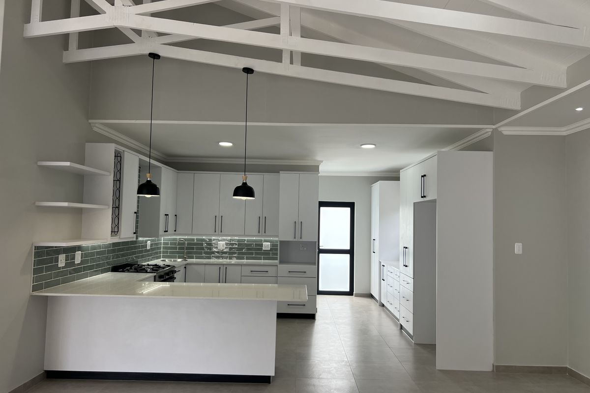 Spacious Newly Built Home in Aston Bay - Photo 4