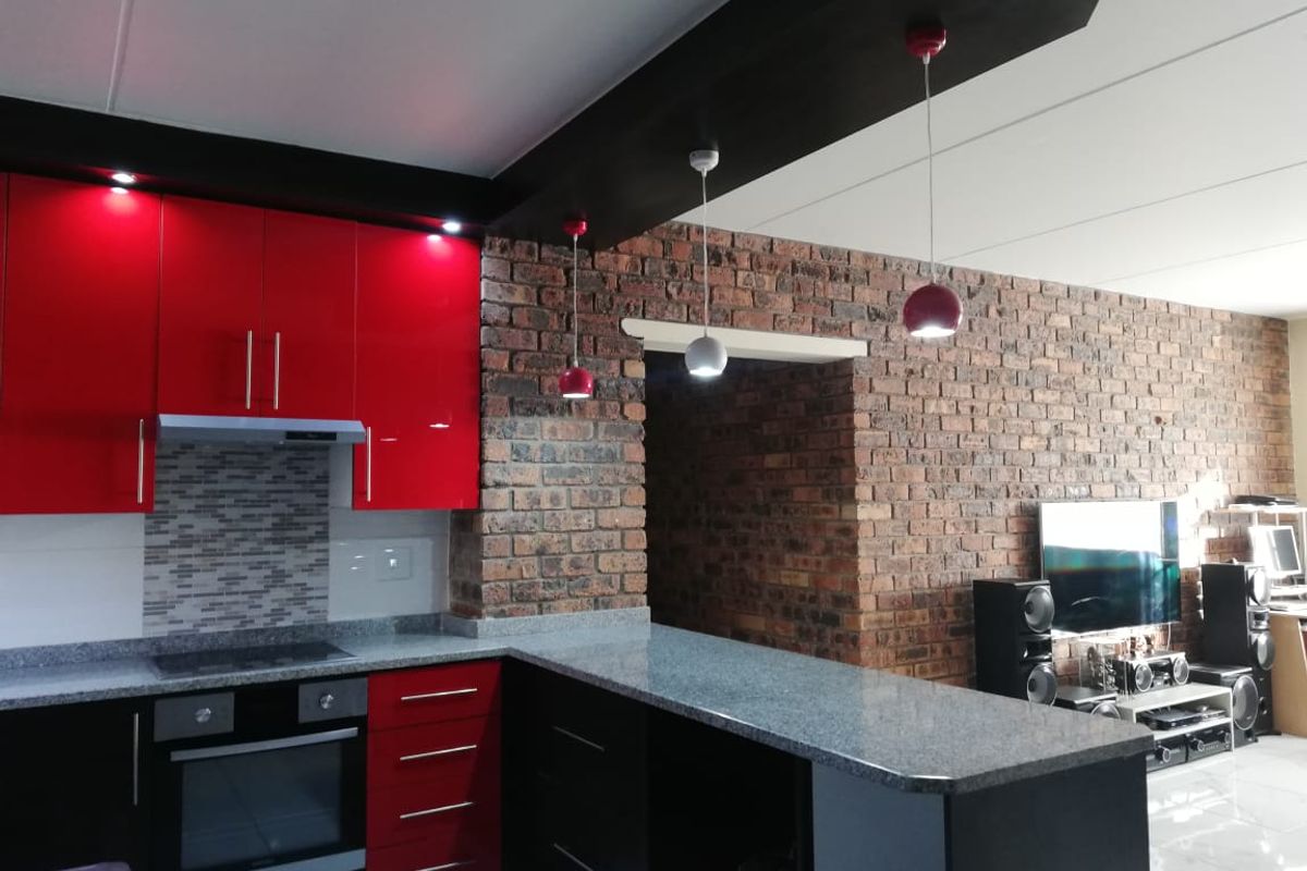 Comfortable 3-Bedroom Ground-Floor Apartment in a Secure Complex - Photo 2