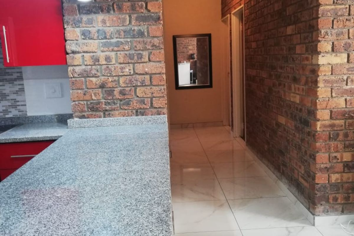 Comfortable 3-Bedroom Ground-Floor Apartment in a Secure Complex - Photo 5