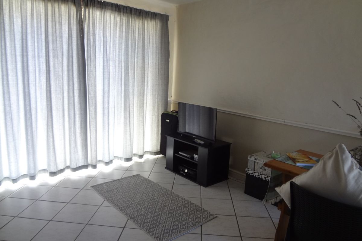 Humewood: Popular Humewood Gardens Bachelor/studio unit - Photo 5