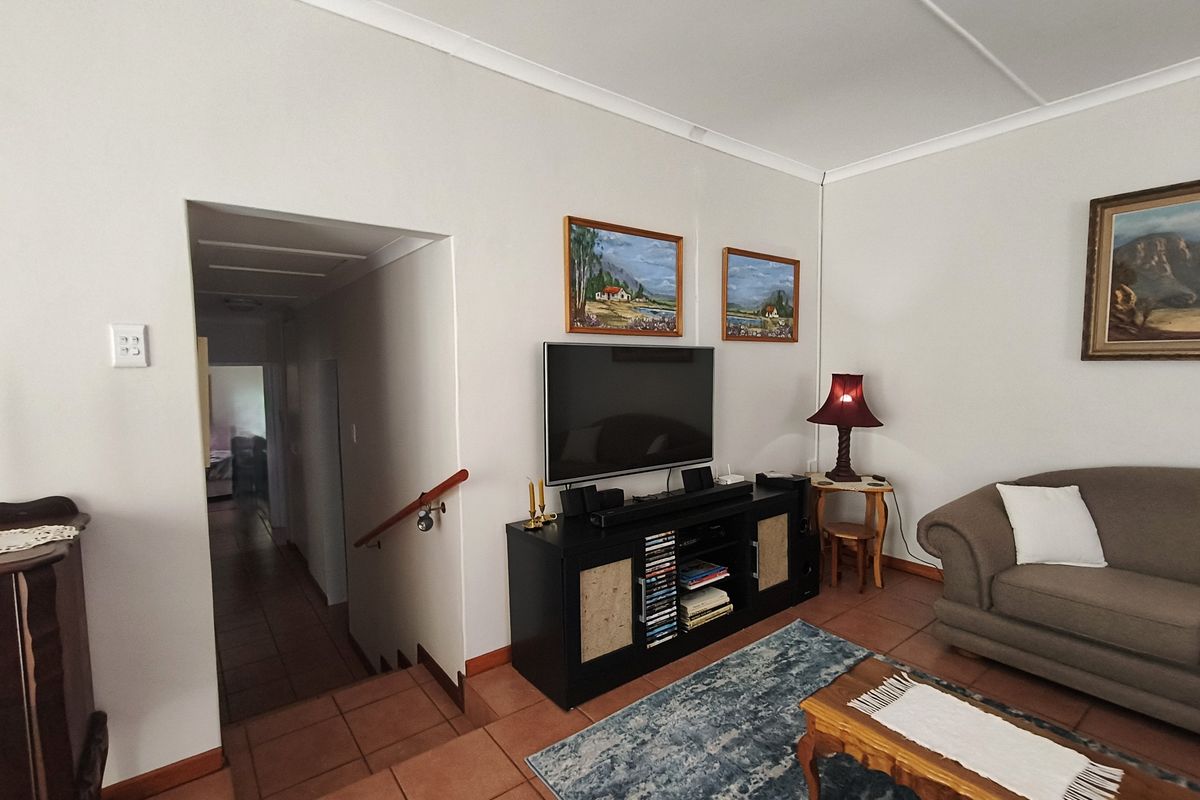 Modern 3-Bedroom Townhouse in Secure Complex - Photo 5