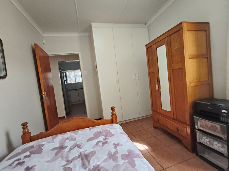 Modern 3-Bedroom Townhouse in Secure Complex - Photo 8