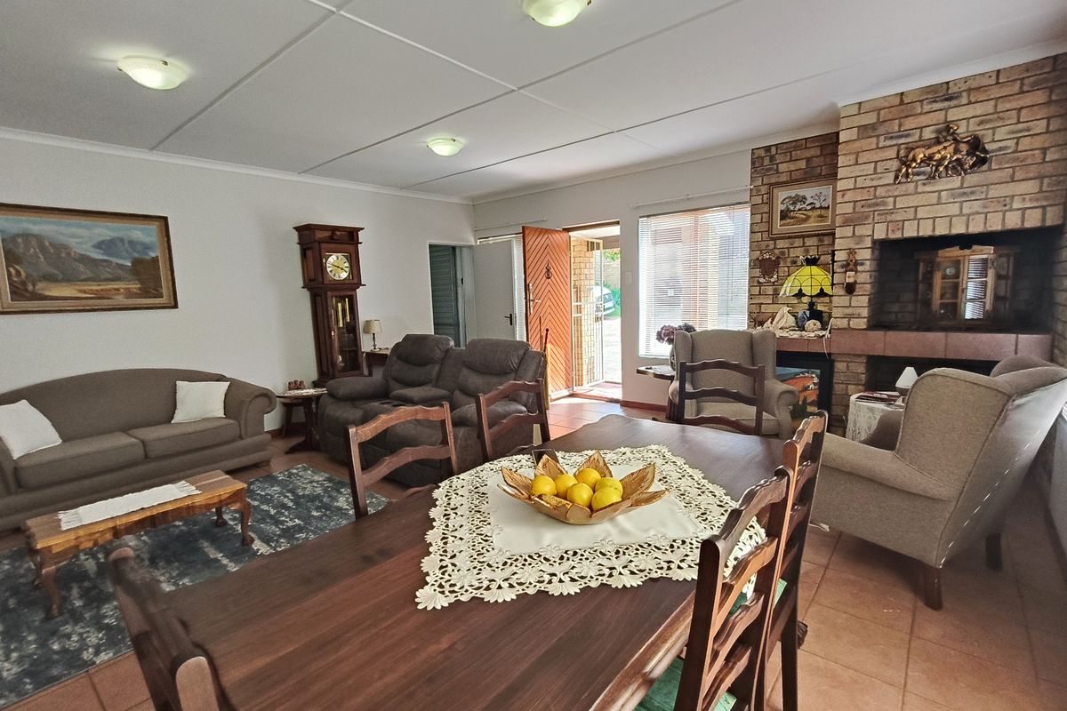 Modern 3-Bedroom Townhouse in Secure Complex - Photo 2