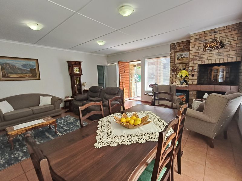 Modern 3-Bedroom Townhouse in Secure Complex - Photo 2