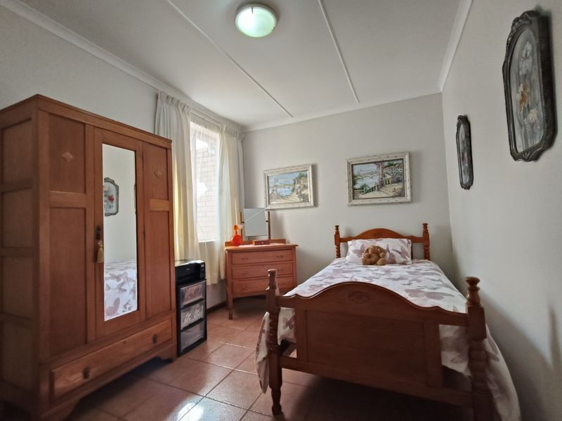 Modern 3-Bedroom Townhouse in Secure Complex - Photo 7