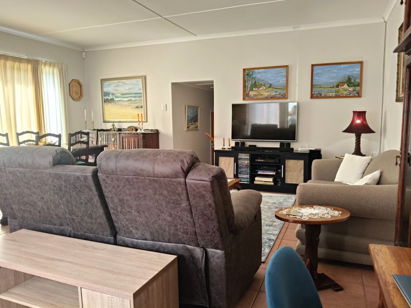 Modern 3-Bedroom Townhouse in Secure Complex - Photo 3