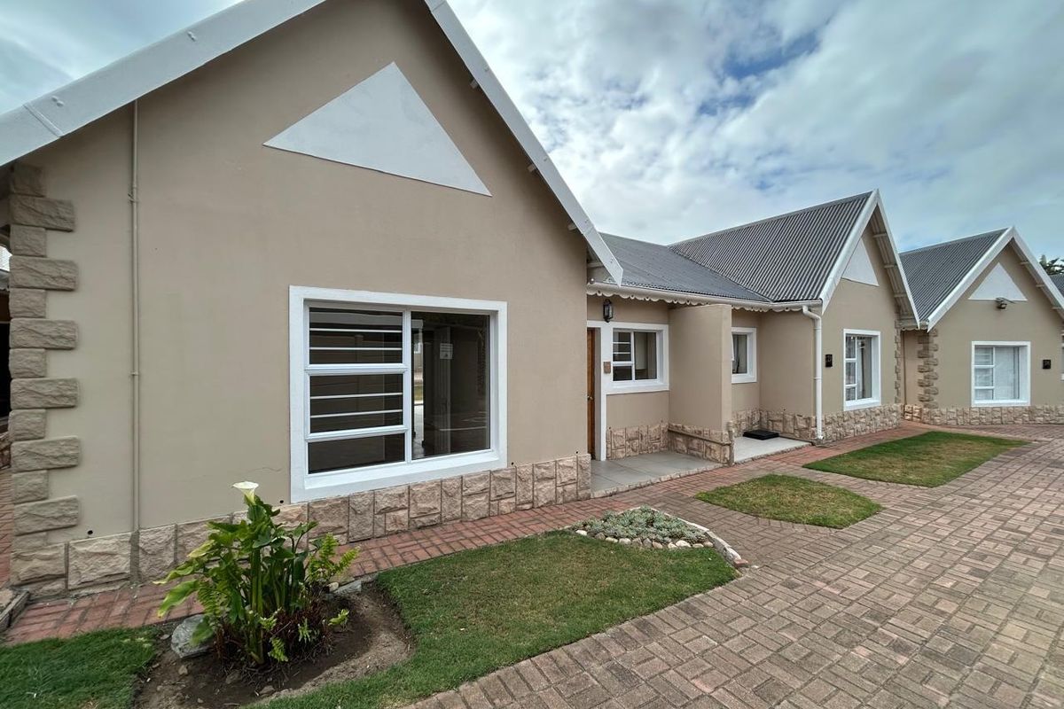 Exceptional Ground-Floor Unit in Marina Martinique - Photo 2