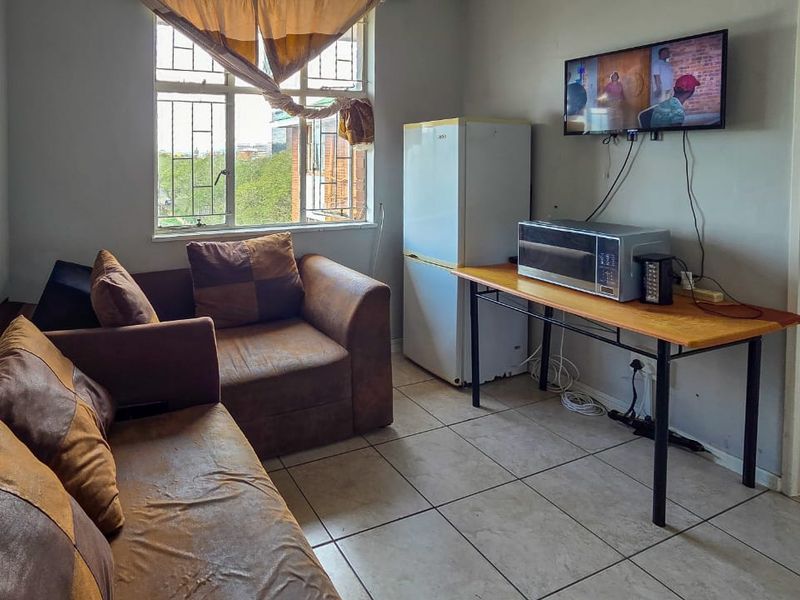 Modern 1-Bedroom Flat in Pietermaritzburg Central – Newly Listed - Photo 4