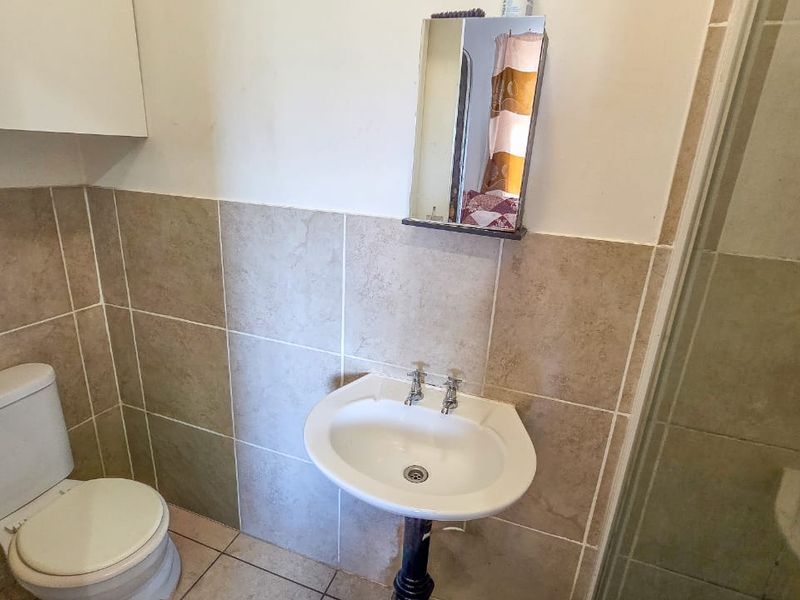 Modern 1-Bedroom Flat in Pietermaritzburg Central – Newly Listed - Photo 8