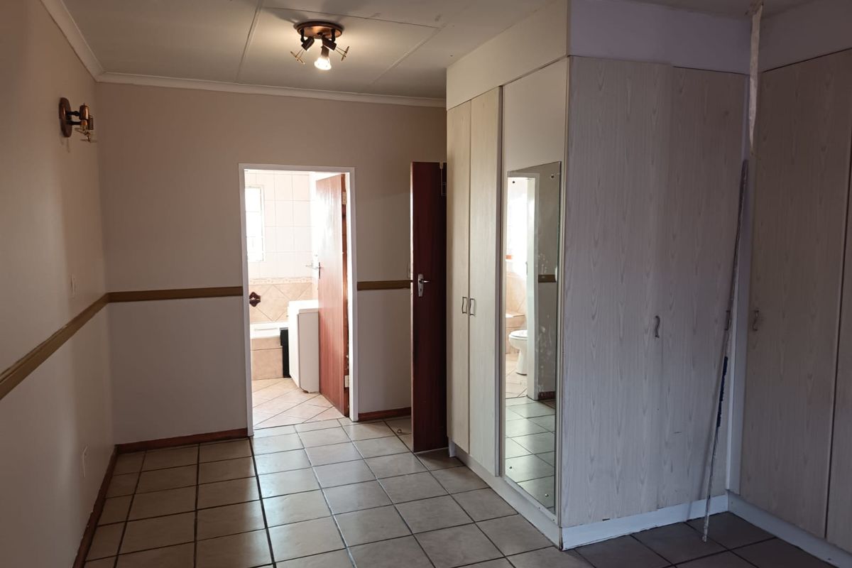 Great starter home or down scaling!! - Photo 3