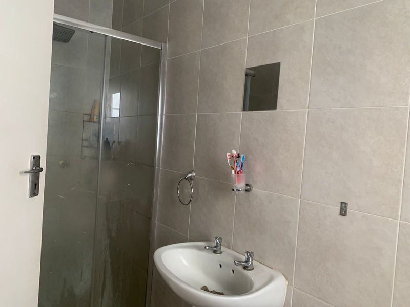 Spacious 6 bedroom smallholding with wide open land. - Photo 7