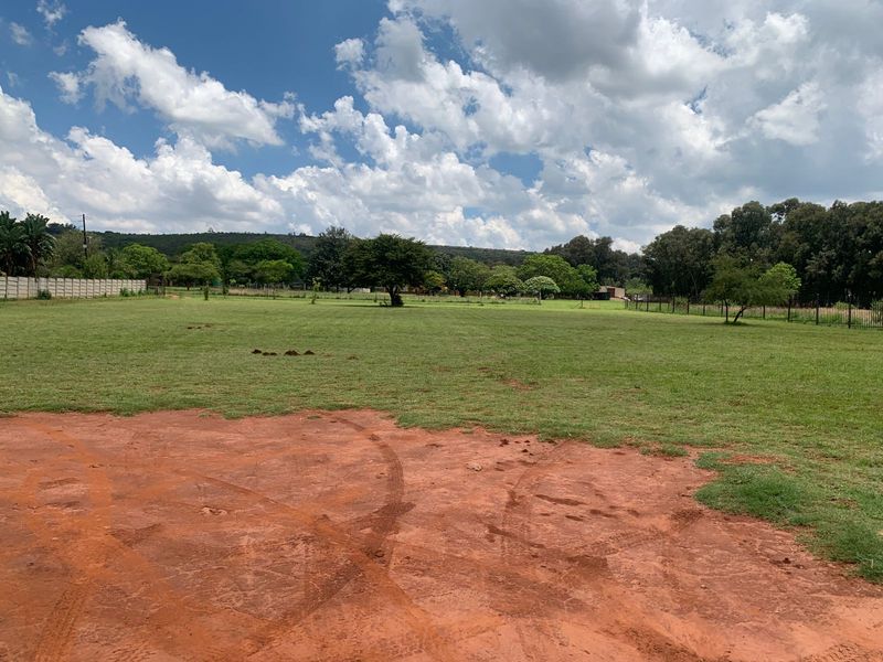 Spacious 6 bedroom smallholding with wide open land. - Photo 5