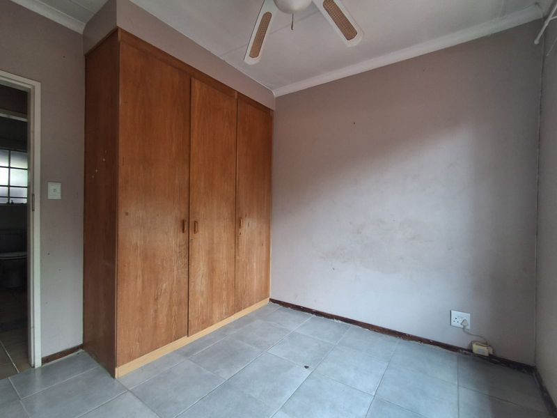 Situated in this peaceful and well kept complex in Arcon Park is this Face brick Townhouse. - Photo 9