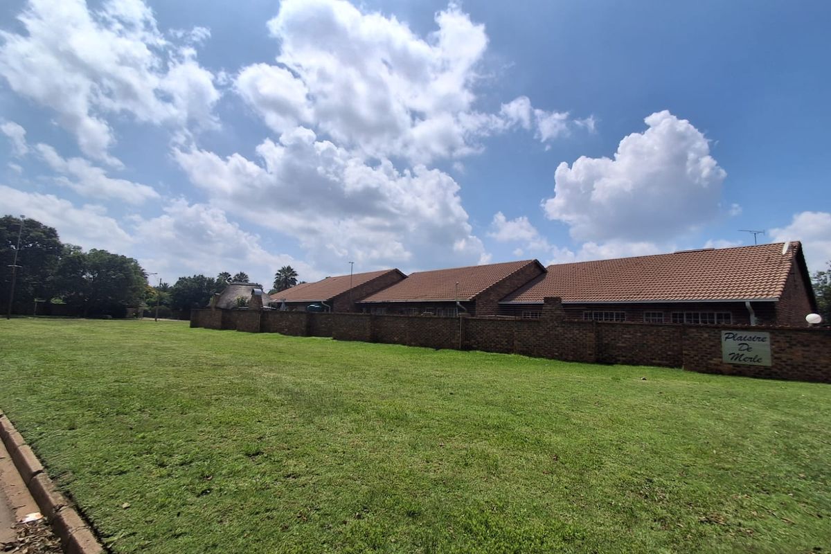 Situated in this peaceful and well kept complex in Arcon Park is this Face brick Townhouse. - Photo 3