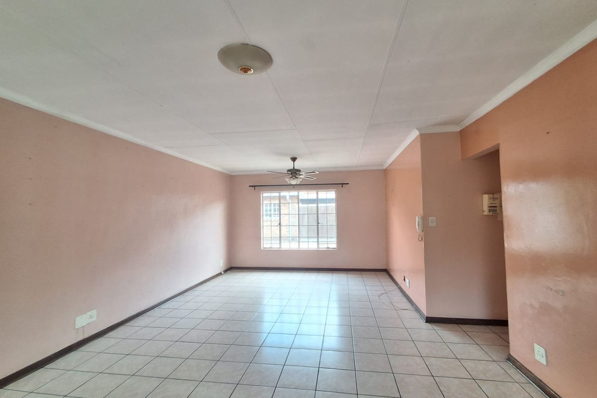 Slight Fixer upper, Safe and secure complex in Arcon Park. Face brick - 2 Bedroom Townhouse. - Photo 4