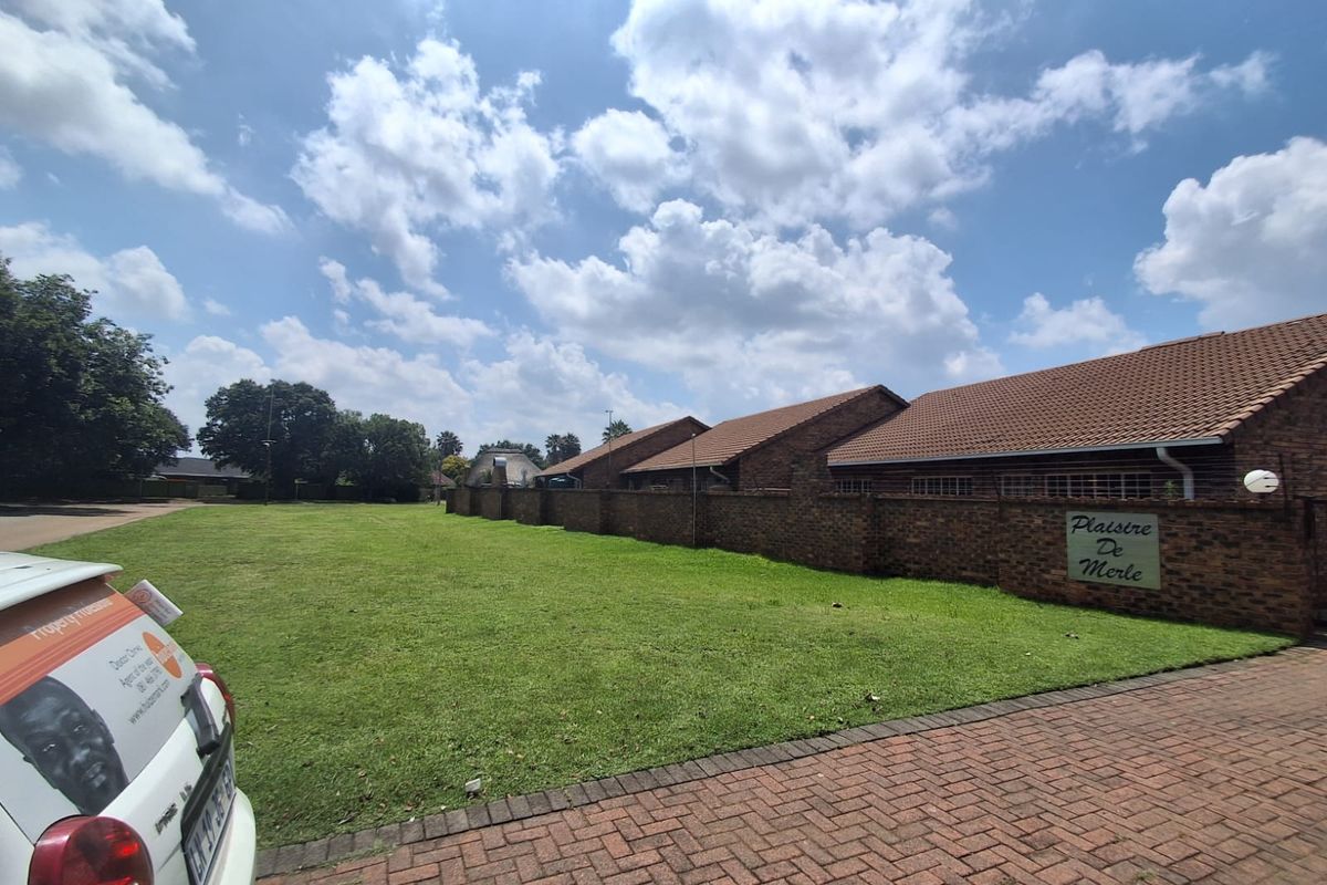 Slight Fixer upper, Safe and secure complex in Arcon Park. Face brick - 2 Bedroom Townhouse. - Photo 3