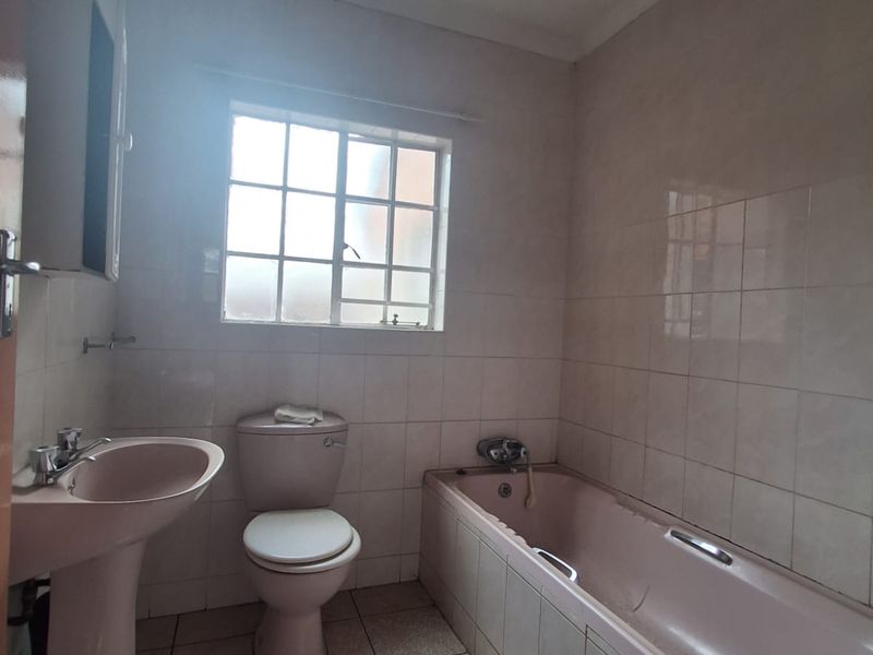 Slight Fixer upper, Safe and secure complex in Arcon Park. Face brick - 2 Bedroom Townhouse. - Photo 10