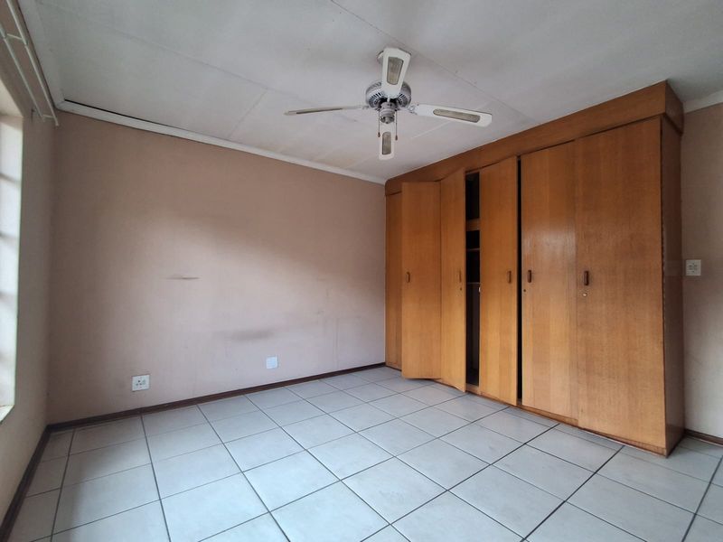 Slight Fixer upper, Safe and secure complex in Arcon Park. Face brick - 2 Bedroom Townhouse. - Photo 8