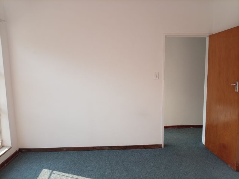 2 Bedroom Townhouse for Sale – Walking Distance from Schools - Photo 8