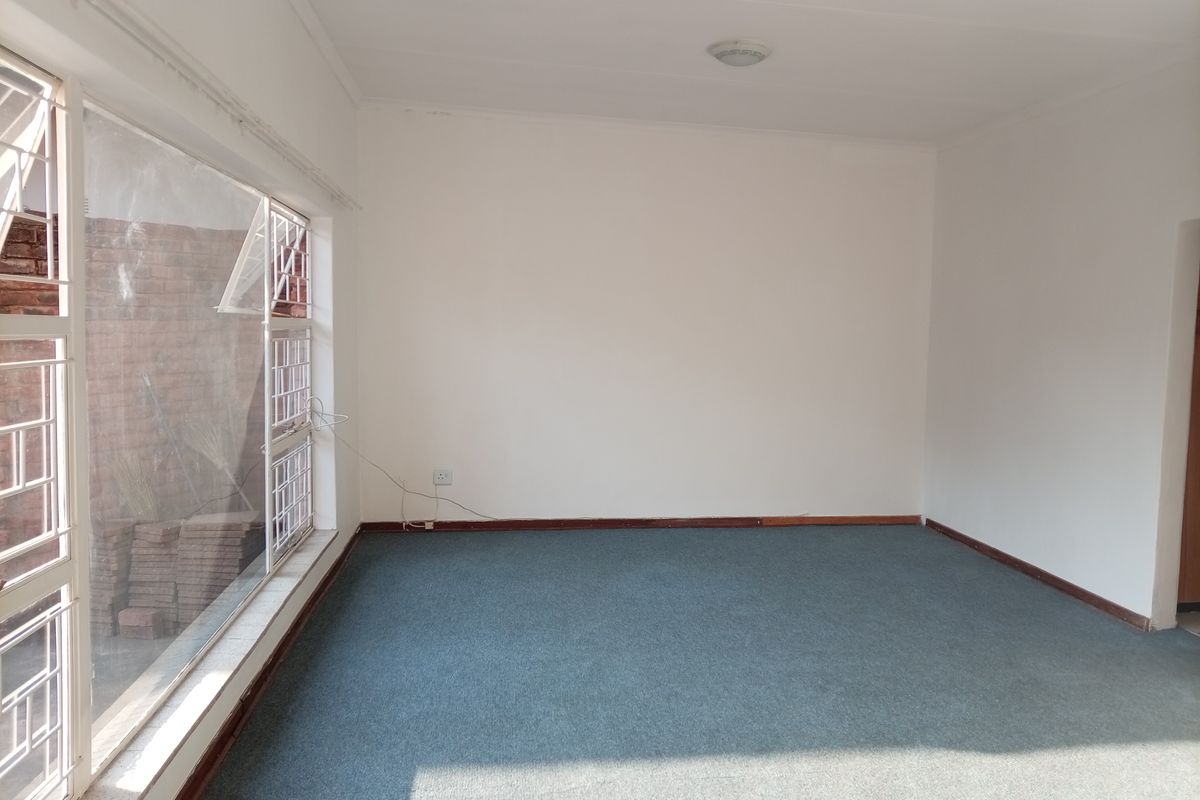 2 Bedroom Townhouse for Sale – Walking Distance from Schools - Photo 3