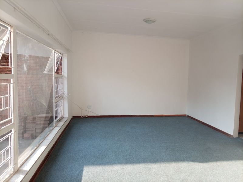 2 Bedroom Townhouse for Sale – Walking Distance from Schools - Photo 3