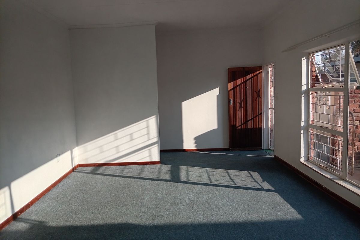 2 Bedroom Townhouse for Sale – Walking Distance from Schools - Photo 4