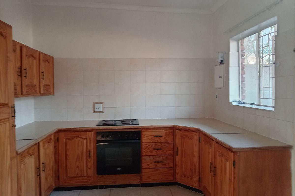 2 Bedroom Townhouse for Sale – Walking Distance from Schools - Photo 5