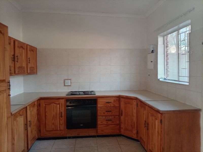 2 Bedroom Townhouse for Sale – Walking Distance from Schools - Photo 5