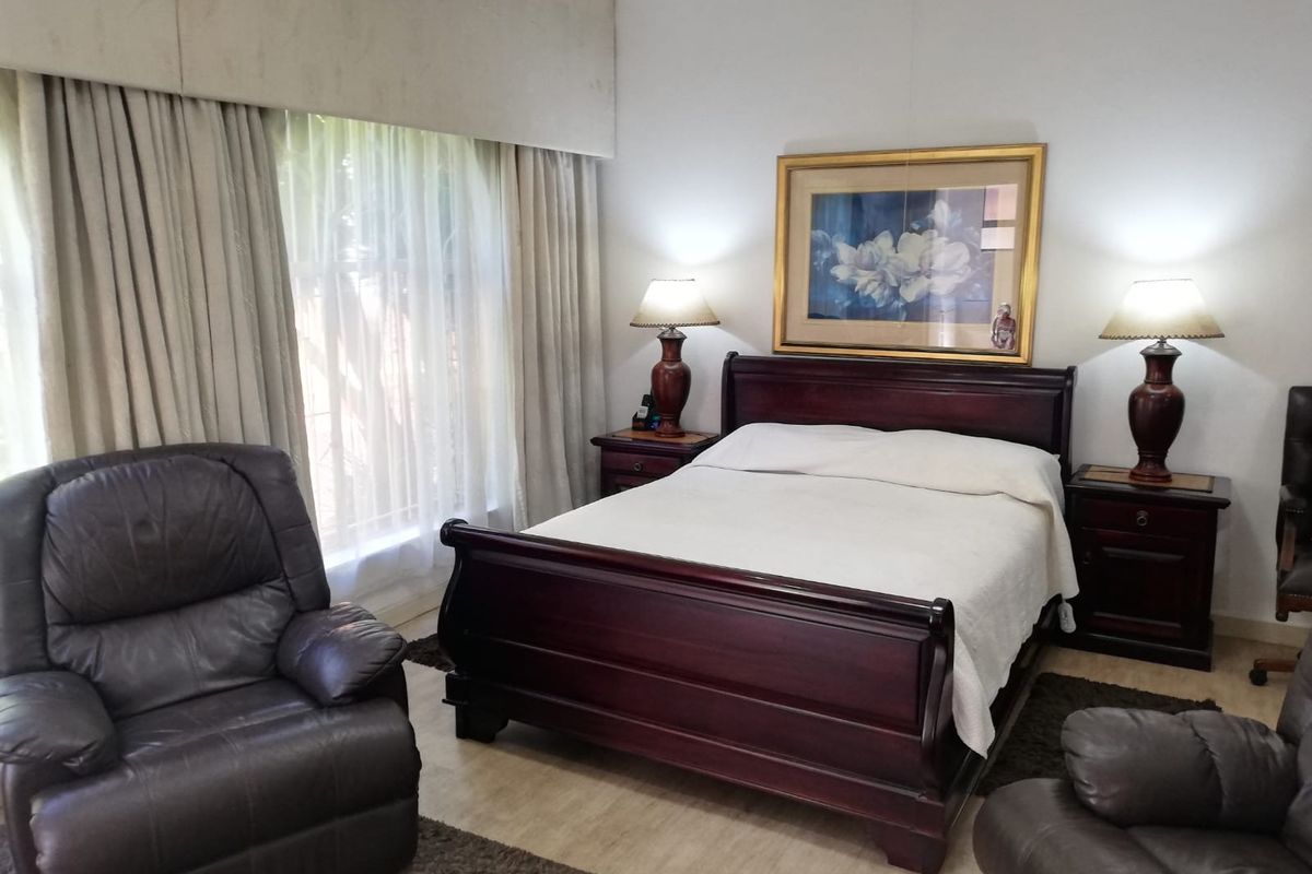 SE 3 Prime Location For A Huge Family, Extended Family Or Business Potential. - Photo 5