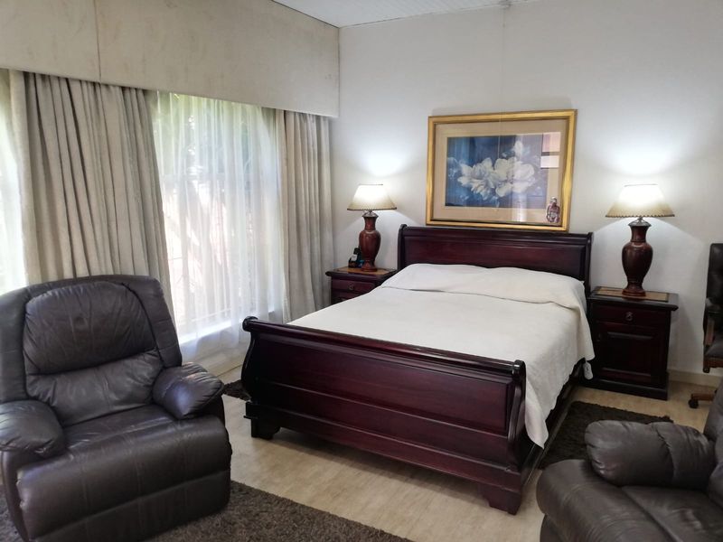 SE 3 Prime Location For A Huge Family, Extended Family Or Business Potential. - Photo 5