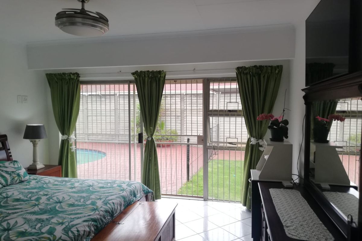 SE 3 Prime Location For A Huge Family, Extended Family Or Business Potential. - Photo 4