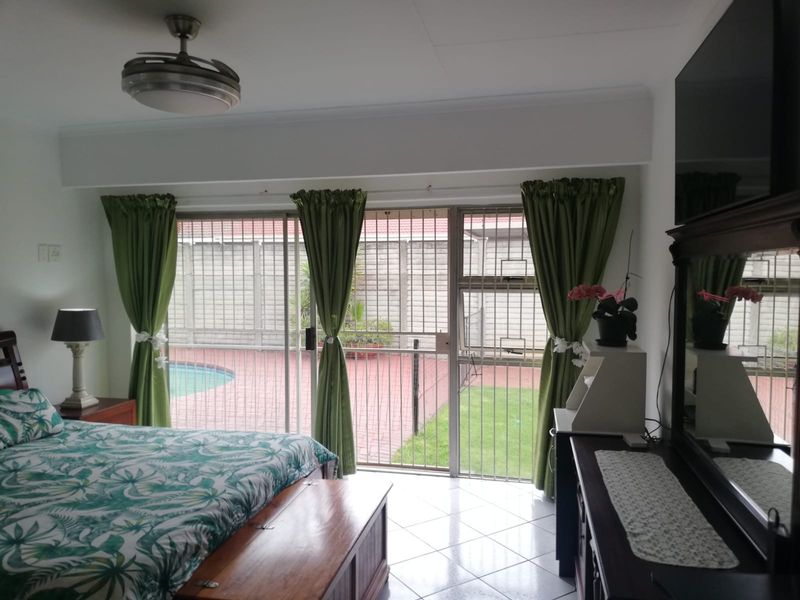 SE 3 Prime Location For A Huge Family, Extended Family Or Business Potential. - Photo 4