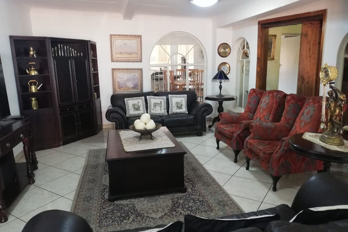 SE 3 Prime Location For A Huge Family, Extended Family Or Business Potential. - Photo 2